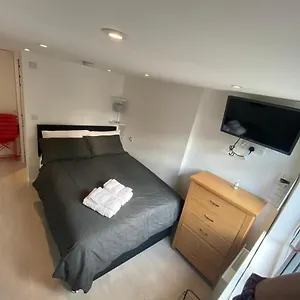 Guest house Comfortable Cosy Double Ensuite 'karibu'